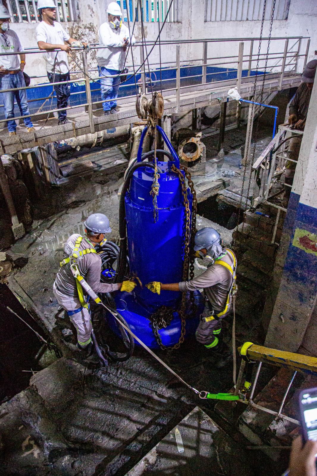 finalizó con éxito la instalación de una bomba sumergible de alta capacidad por parte del equipo técnico especializado de la Empresa de Servicios Públicos de Santa Marta (Essmar)