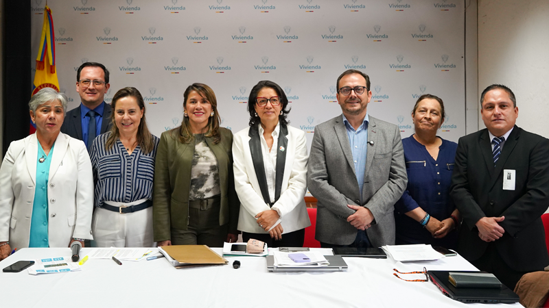 ​La nueva regulación es resultado del trabajo conjunto de la Comisión de Regulación de Agua Potable y Saneamiento Básico (CRA), los ministerios de Vivienda, Ambiente y Salud, Planeación Nacional y la Superintendencia de Servicios Públicos Domiciliarios.​  ​