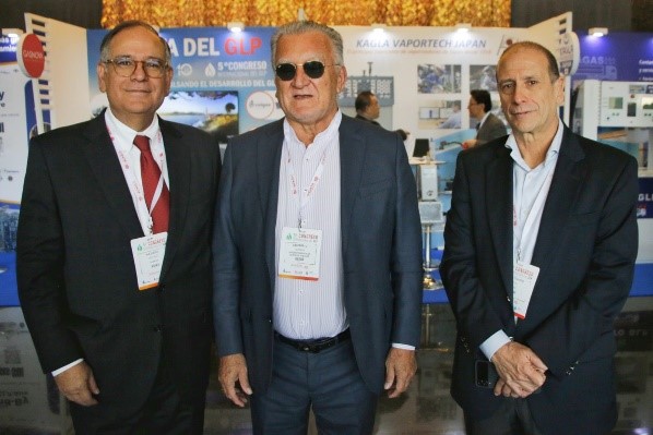 Alejando Martínez, presidente de Gasnova, Dagoberto Quiroga, superintendente, y Jorge Avilán, Gerente de Chilco.