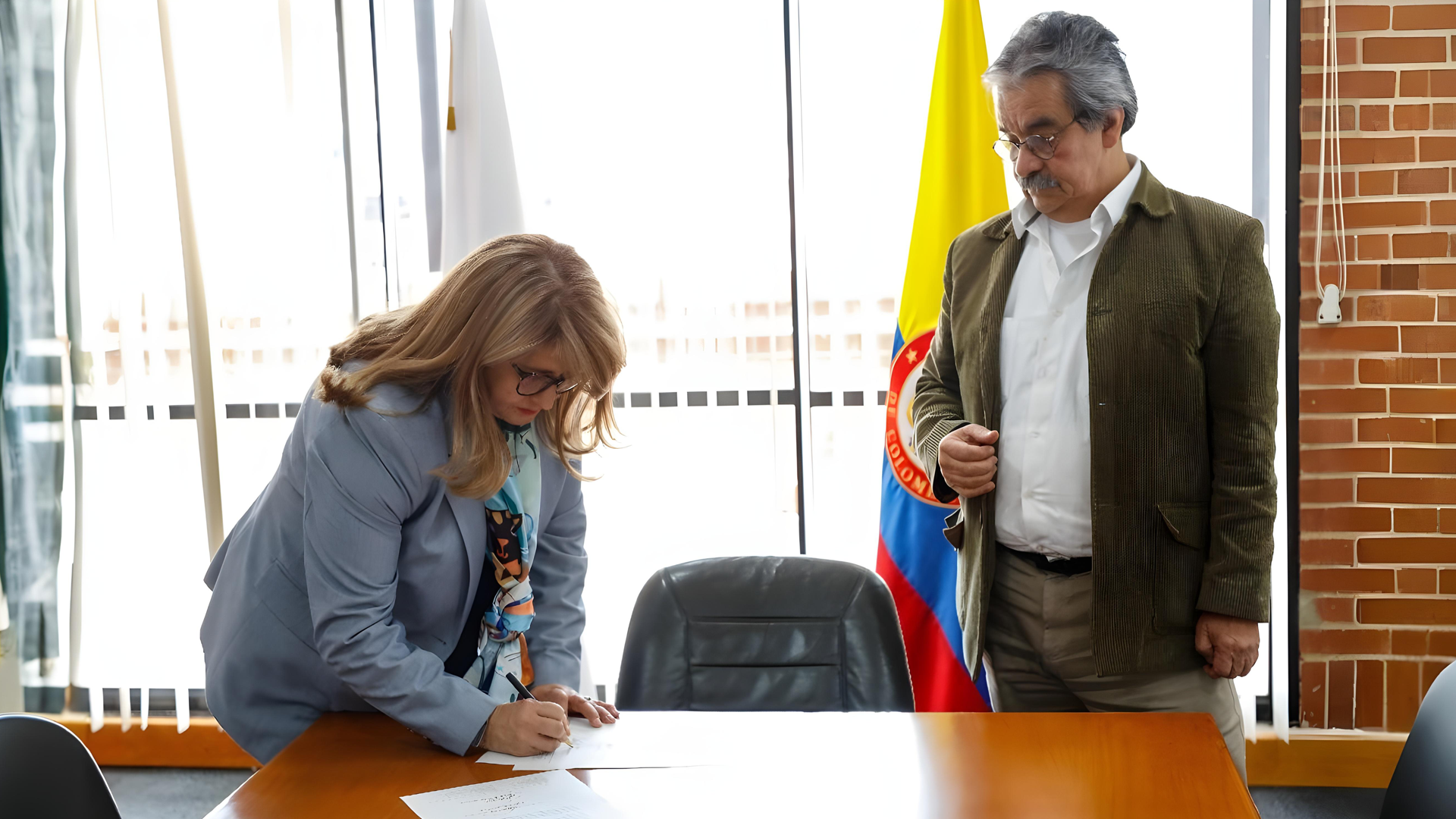 Superintendente Yanod Márquez durante la posesión a Ángela Pardo como agente especial de la EAAAY