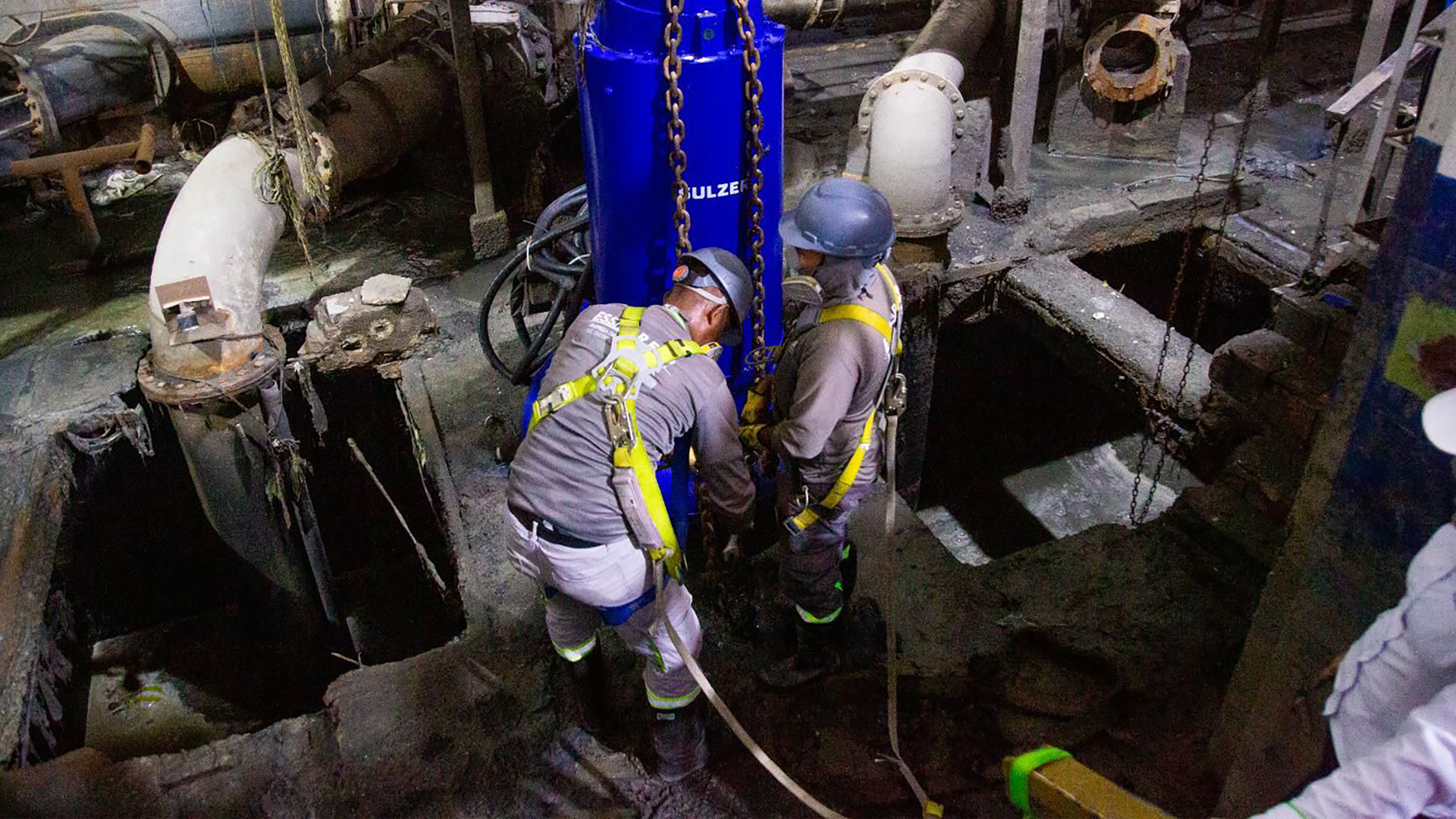 finalizó con éxito la instalación de una bomba sumergible de alta capacidad por parte del equipo técnico especializado de la Empresa de Servicios Públicos de Santa Marta (Essmar)