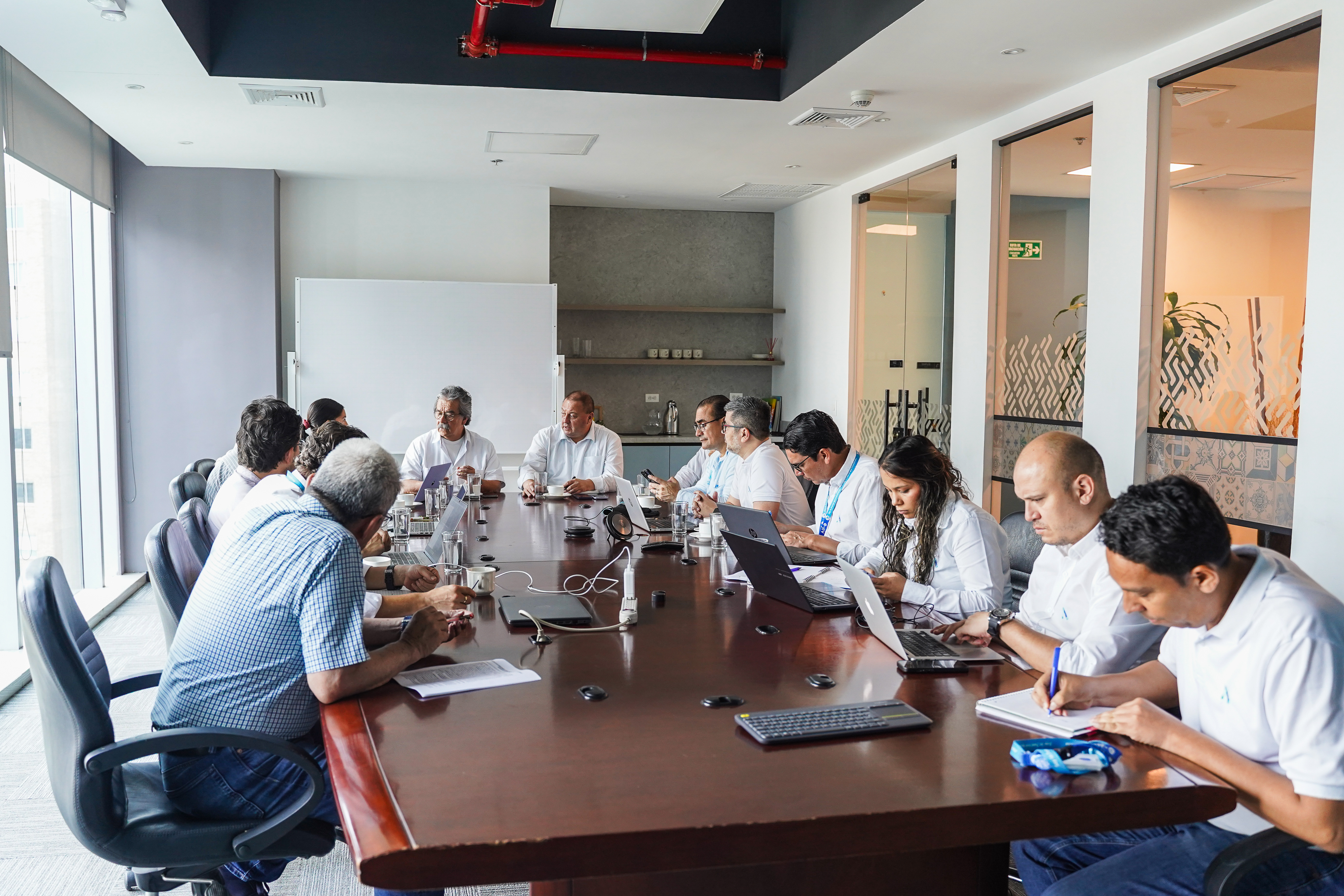 Mesas de trabajo entre Superservicios y Air-e refuerzan crean hoja de ruta para garantizar servicio eléctrico en la Región Caribe