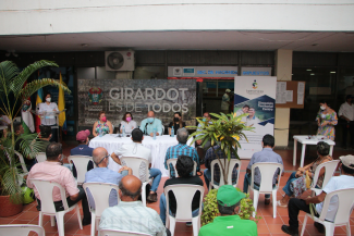 Foto del acto de inauguración Punto de Atención Superservicios en Girardot 