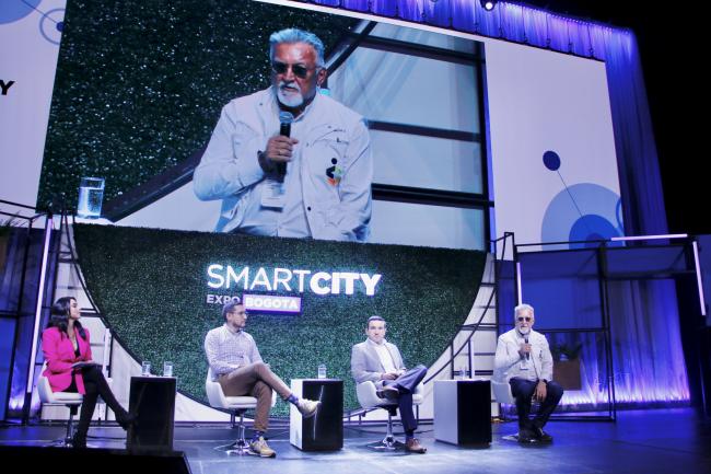 Superintendente Dagoberto Quiroga Collazos en el panel Tecnologías Emergentes