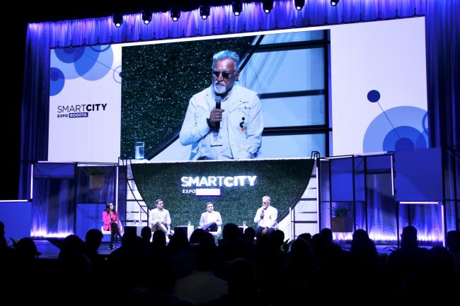 Superintendente Dagoberto Quiroga Collazos en el panel Tecnologías Emergentes