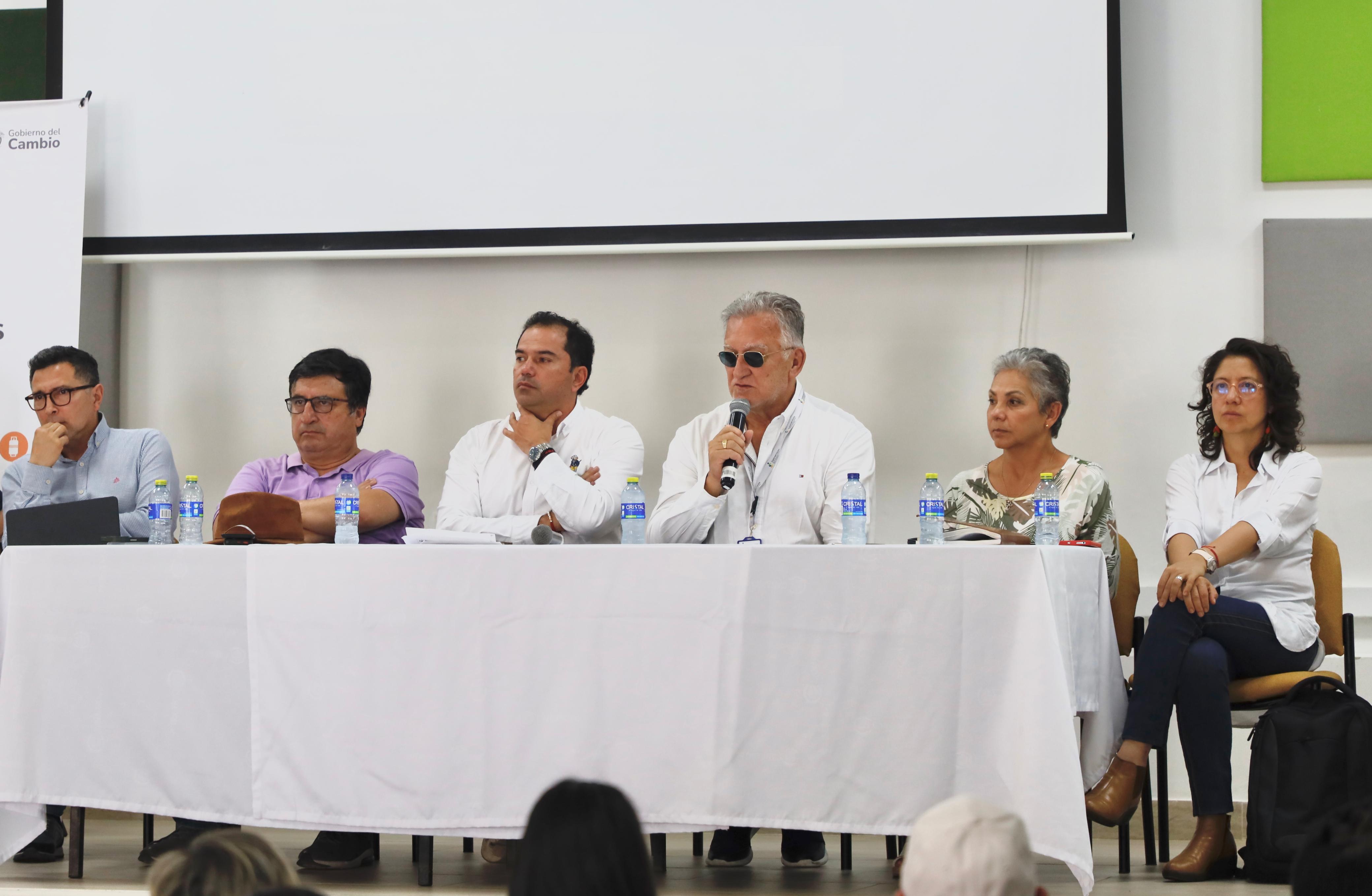El superintendente de Servicios Públicos Domiciliarios, Dagoberto Quiroga Collazos, atendió el llamado de la comunidad y la Alcaldía de Moniquirá, Boyacá de un diálogo abierto y participativo.